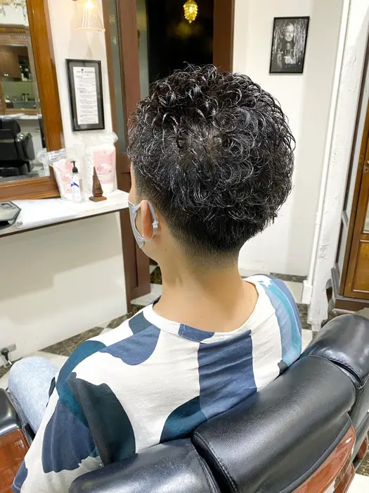 エッジパーマスタイル メンズ メンズパーマ メンズスタイル メンズヘアカタ メンズ刈り上げ 刈 Of Hair 銀座店所属 メンズ パーマ 秋本凌汰のヘアカタログ ミニモ