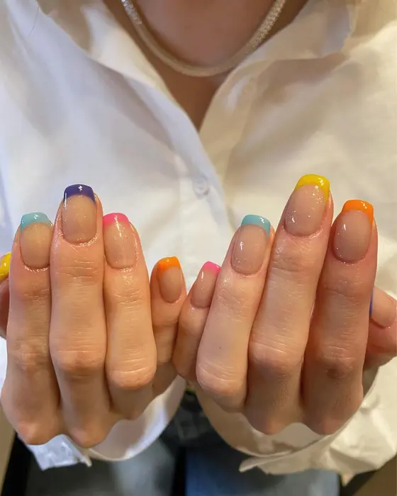 カラフルフレンチ お揃いして頂きました ベースカラーの追加 500円 カラフルフレンチ 50 キーネイルアンドアイラッシュ所属 Key Asamiの ネイルデザイン ミニモ