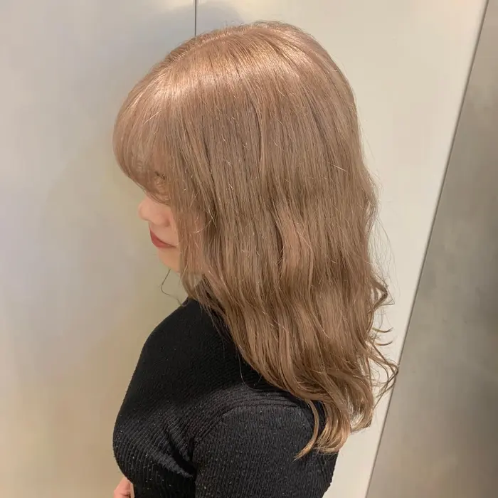 ミルクティーベージュ 明るめのミルクティー ブリーチ1 2回必要です Dot Tokyo所属 我妻 芹香のヘア カタログ ミニモ