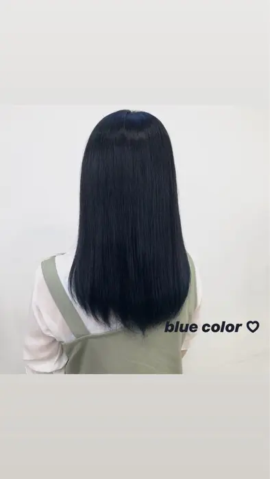 グラデーションカラーで 根元中間はブルーブラックで毛先を青に ナチュラルに見えつつ毛先に色を入れ Zest吉祥寺店所属 韓国艶ヘア サクラのヘアカタログ ミニモ