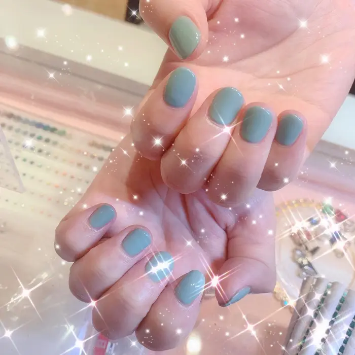 パステルの緑なので可愛らしくて春にぴったりのカラーです オフ無しワンカラー 1650yen Minz池袋店所属 今井 玲奈のネイルデザイン ミニモ