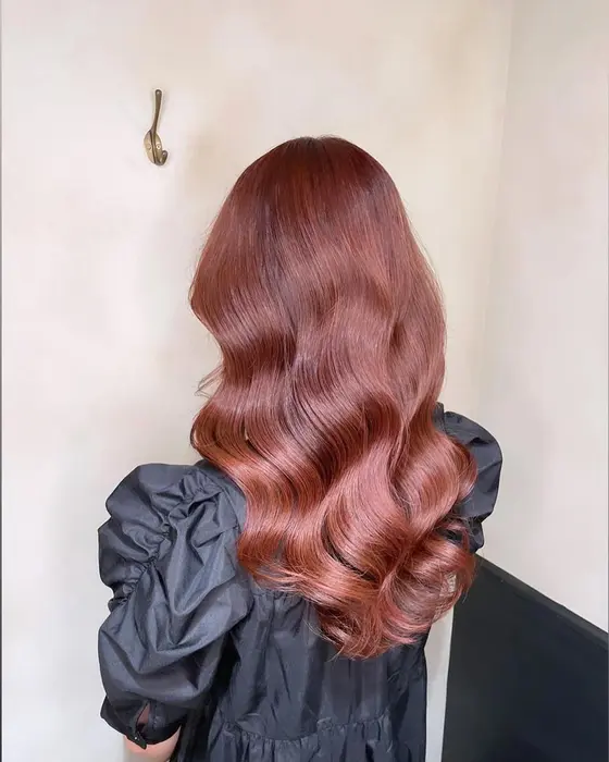 12トーン程まで褪色した髪の毛を艶のあるピンクブラウンにピンクはアンダーがある程度明るないとピンク Evelyn Paige By Carrera所属 最高級艶カラー 古請優太のヘアカタログ ミニモ