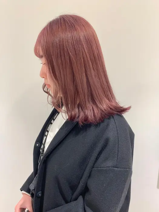 1ブリーチで柔らかピンクベージュ 胸下まであった髪を ばっさりカットもさせていただきました Lulu By Kenje所属 宮崎 里穂のヘアカタログ ミニモ