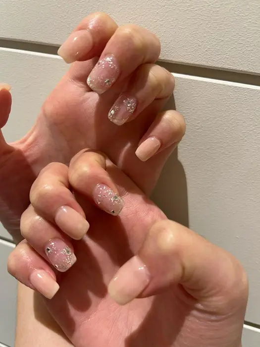 シンプルで可愛いとっても人気なデザインです シンプルコースからご予約頂けます Neolive 所属 Kuzume Momoneのネイル デザイン ミニモ