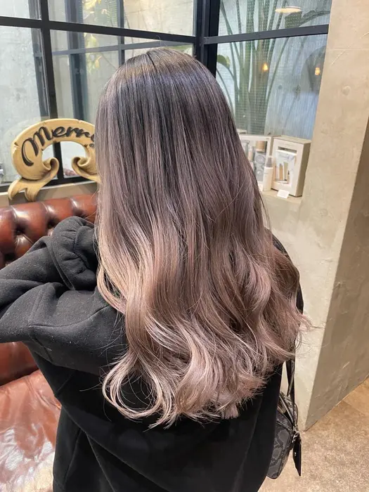 ミルクティーカラーのバレイヤージュ Merry所属 ピンクカラー特化 美容師ゆまのヘアカタログ ミニモ