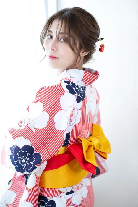 崩れにくい丁寧な着付けとはんなりかわいいヘアアレンジで Chou Chou所属 Chouchou Junのヘアカタログ ミニモ