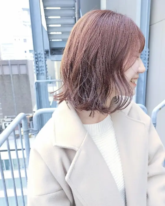 ブリーチなしのピンクベージュカラー パーソナルカラーに合わせて施術するので お顔色もよく見えます ラブハーツアンドビー所属 松木 ゆうなのヘアカタログ ミニモ