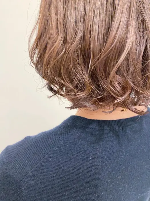 髪の毛に優しいコスメパーマで 朝のセットを楽にオシャレパーマかけませんか Beautrium Ginza所属 矢作 友輝のヘアカタログ ミニモ