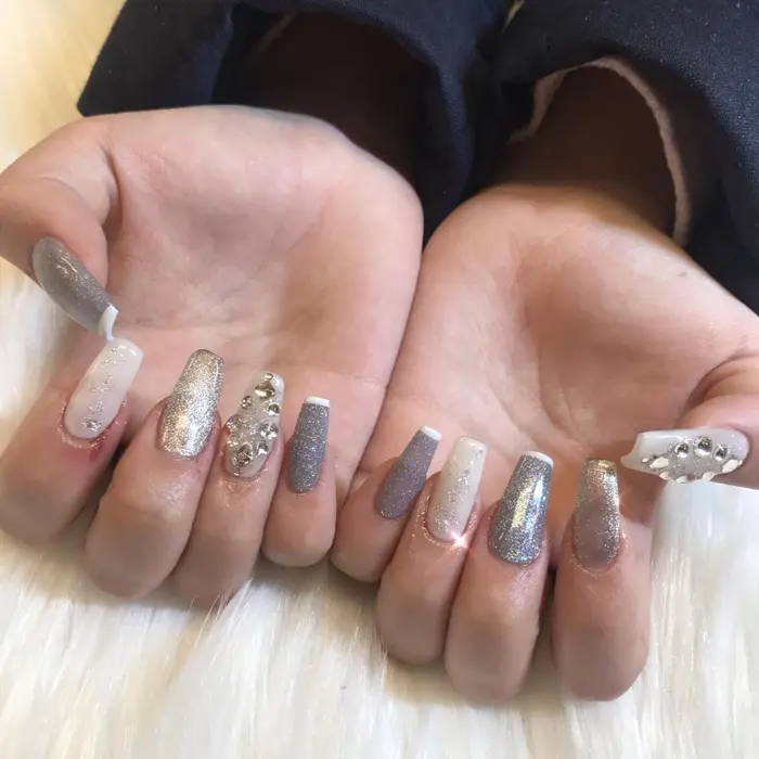グレーホワイト Cross Nail所属 Cross Nail Enamiのネイルデザイン ミニモ