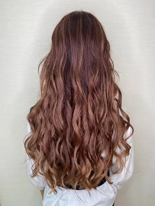 外人風バレイヤージュ ベースを暗い色にすれば伸ばしっぱなしも怖くないカラー Make Hair Cocoro所属 のりとみ みさのヘア カタログ ミニモ