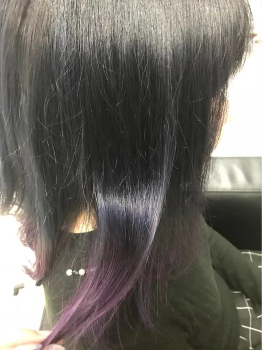 元は明るいミルクティーでした 根元から2 3はアディクシーカラーで紫がかったネイビーに 毛先はマ Mermaid Hair所属 Mermaid Hairのヘアカタログ ミニモ