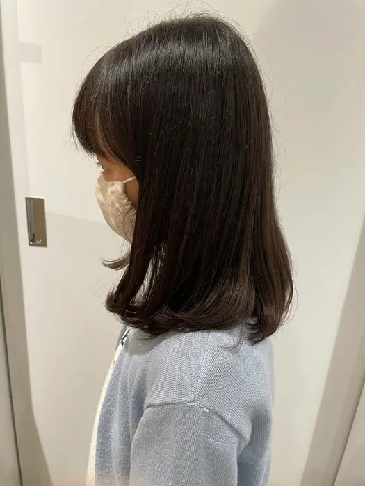 少し癖毛のある小学生ちゃんを カットさせていただきました ドライヤーのみで内側に入るように前上が White House 芦屋さくら並木店所属 中嶋 春妃のヘアカタログ ミニモ