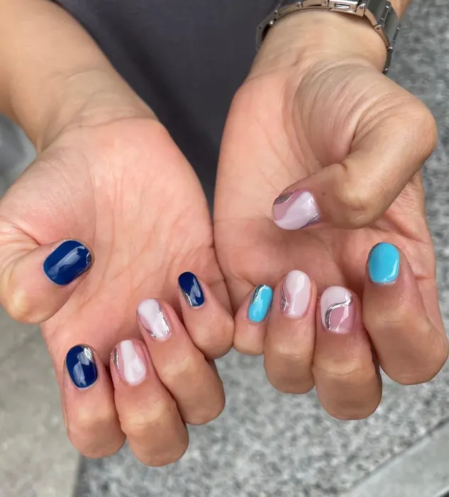 ネイビー ブルー ミラーアート ニュアンスアート4本目安 Artたくさんされるお客様 アー Mh Nail所属 Mh Nailのネイル デザイン ミニモ