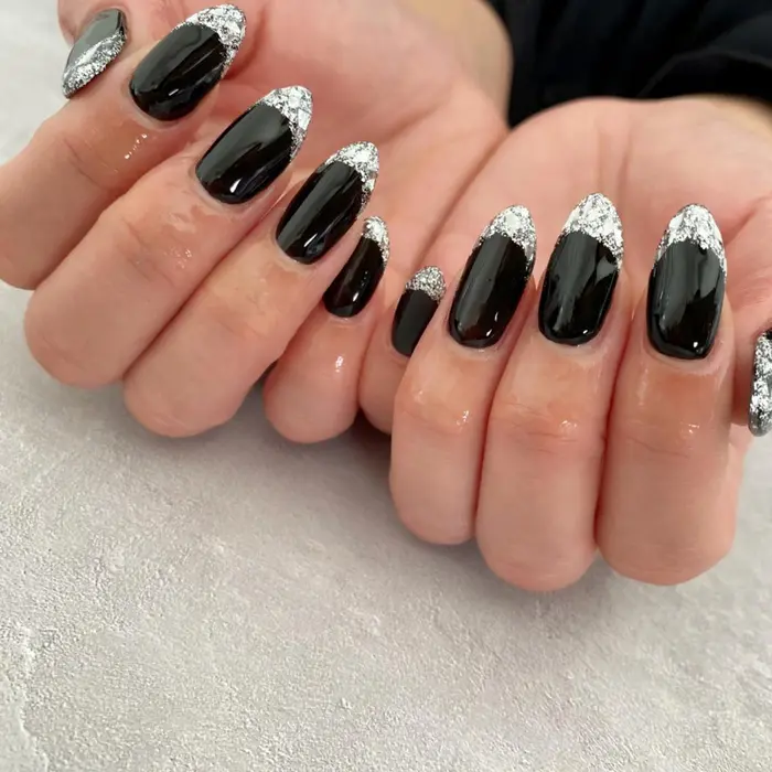 Blackガラスフレンチ Yui Nail所属 金子 由衣のネイルデザイン ミニモ