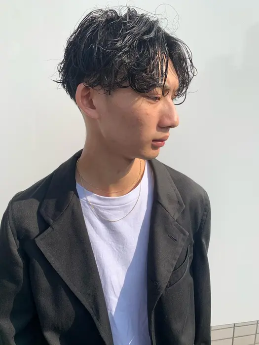 メンズのセンターパートパーマスタイル人気です San 所属 メンズヘア 鈴木佑弥のヘアカタログ ミニモ
