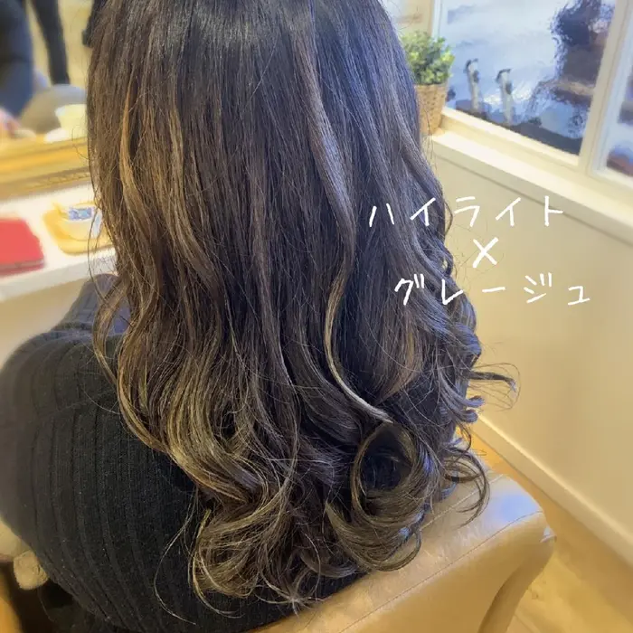 部分ブリーチ ハイライトカラー 毛先は元々ブリーチらっしゃって 根元と毛先が自然になるように ハ Emu International所属 おりはら かえでのヘアカタログ ミニモ