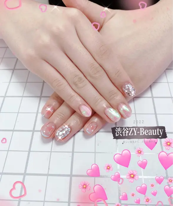 夏ネイル キラキラネイル 22人気ネイル 夏ネイル つけ放題 Wリボンネイル チークネイル Zy Beauty所属 Zy Beauty 渋谷の ネイルデザイン ミニモ