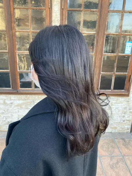 インナーを残しつつトップは暗めに落ち着いた女性に アッシュブラウン ブルーブラック イン Elk By Cotton所属 小代 有透のヘアカタログ ミニモ