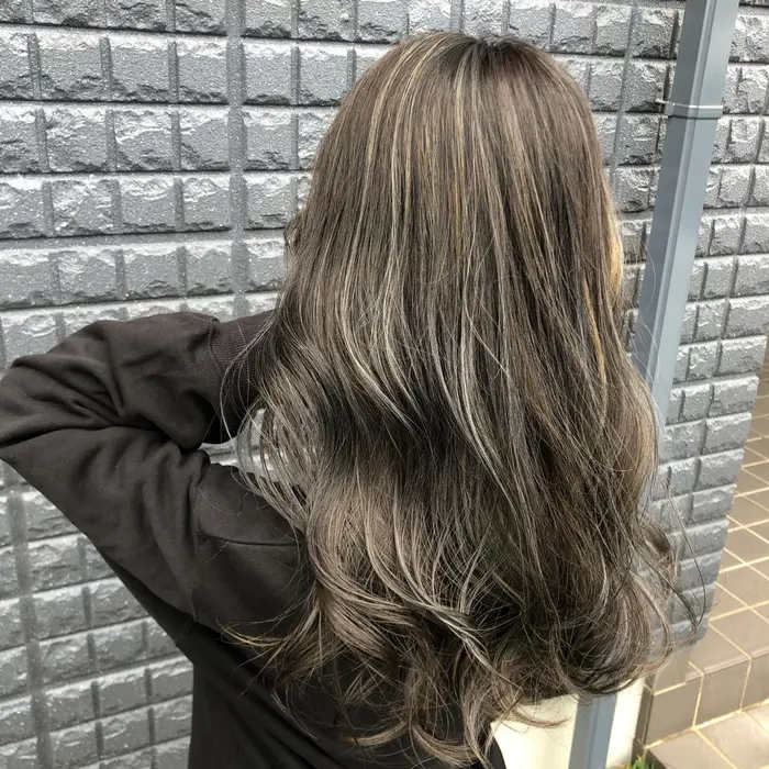コントラストハイライト Grey The Hair D Log所属 奈良県唯一の技術 白髪ぼかしのヘアカタログ ミニモ