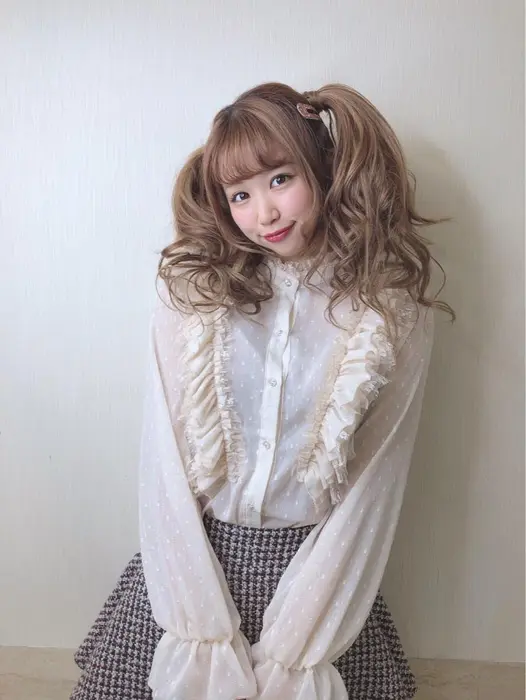 プルエクステを付けて ツインテールに エクステ感なし まるで元からロングヘア Hair Make Reflet By Re 所属 カラー プルエクステ 大人気 のヘアカタログ ミニモ