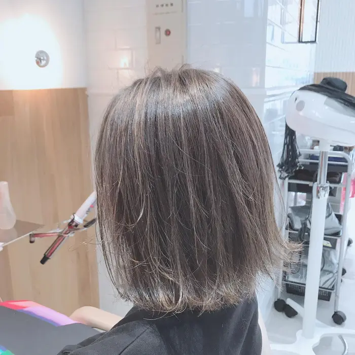 ハイライトグレージュ 細めのハイライトで巻かなくても可愛い Chord Seventh所属 シモダ ケンタのヘアカタログ ミニモ