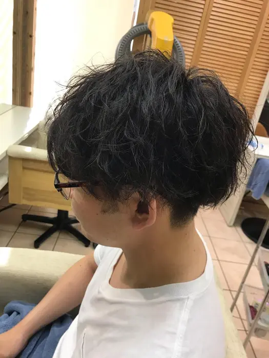 ツイストスパイラルパーマでアイロンなしの簡単スタイリング 髪が細い方ボリュームがキープできないと Virgo所属 齋藤 隆成のヘアカタログ ミニモ