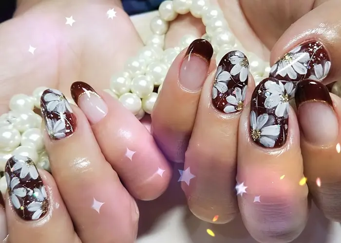 秋カラーのフラワーネイル ネイルサロン シルエット所属 りさ の