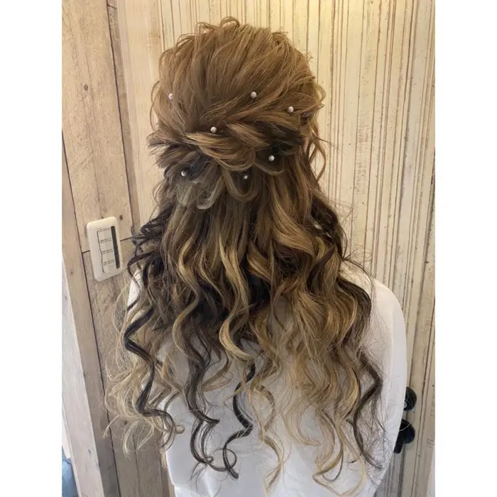 結婚式やパーティーに最適なハーフアップ Roots By Lotus所属 ヘアメイク ネイル あずのネイルデザイン ミニモ 結婚式やパーティーに最適なハーフアップ Roots By Lotus所属 ヘアメイク ネイル あずのネイルデザイン ミニモ