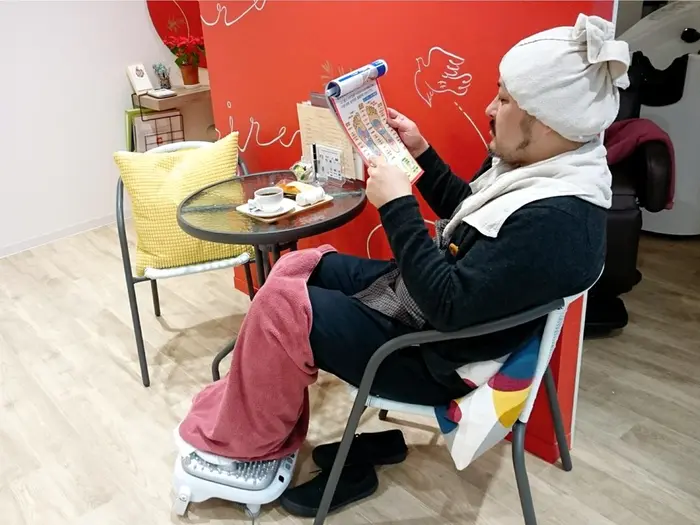 カラーやパーマの置き時間は癒しのティータイム おいしいお菓子とコーヒー 大人気のフットマッサージャ ベル ジュバンス弱酸性美容室 Pour Votre Sourire プールヴットスリール 所属 プールヴットスリール 宮野のヘアカタログ ミニモ