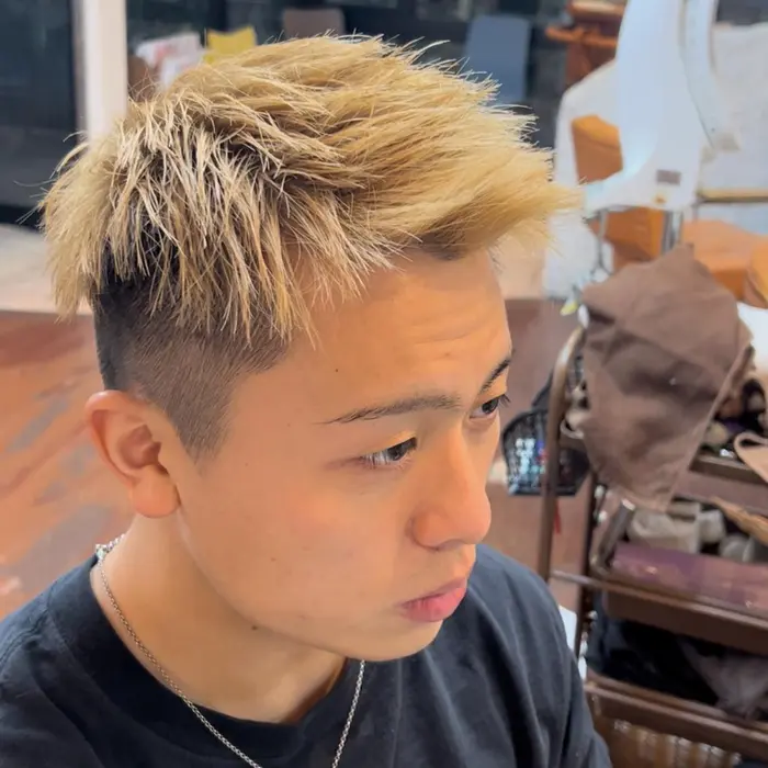 メンズカット この夏おすすめジェットモヒカン 夏はすっかり短めでいきましょう Trois所属 かけひ あこのヘアカタログ ミニモ