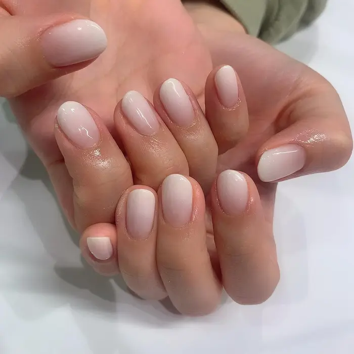白グラモデル募集してます Ar De Vivre 富山所属 増田 美南のネイルデザイン ミニモ