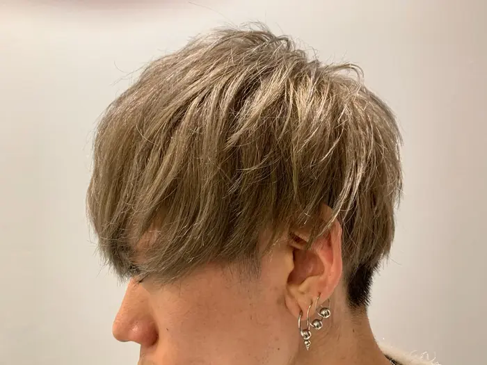 ミルクティーアッシュ 刈り上げマッシュ Earth 大井町店所属 五十嵐 和揮のヘアカタログ ミニモ