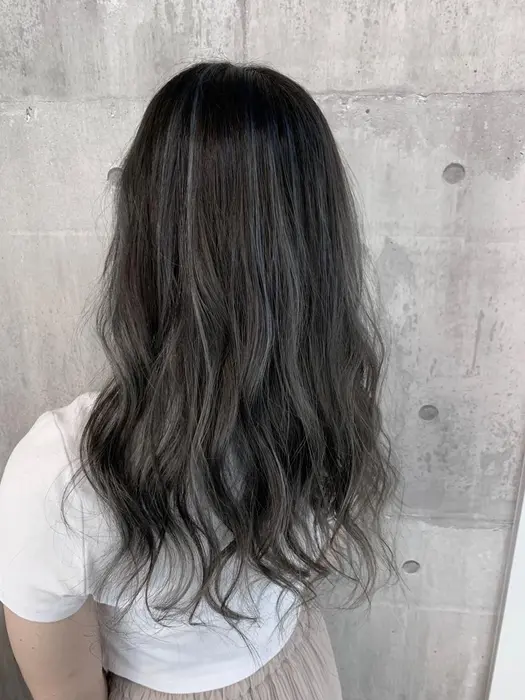 色長持ちハイライトカラー アンダーバーホワイト浜松所属 White Yukieのヘアカタログ ミニモ