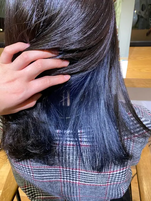 インナーカラー ブルー Three 北浜所属 田井 綾乃のヘアカタログ ミニモ