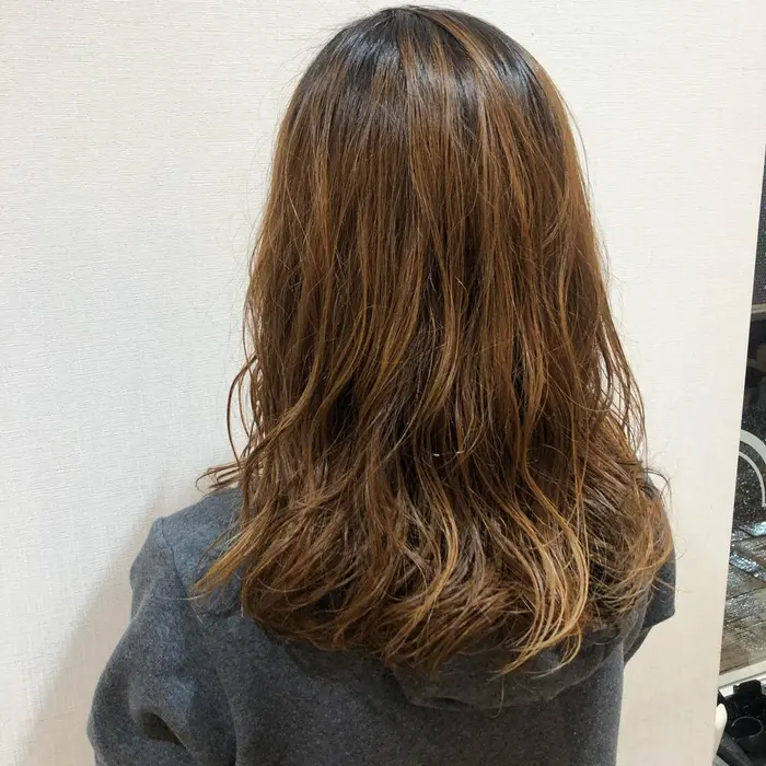 パーマでおしゃれに可愛くしませんか 一つに結ぶだけでお洒落に Lilou所属 関口 里穂のヘアカタログ ミニモ