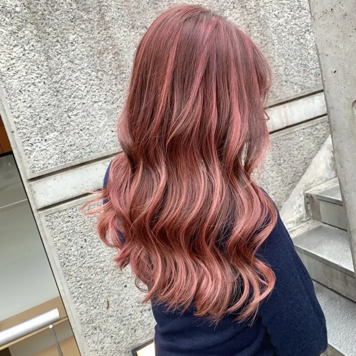 ピンクカラー ピンクベージュ ハイライトピンク ピンクハイライト ハイライトカラー ハイライトヘア Iliss 渋谷所属 ブリーチカラー特化 Rikiのヘアカタログ ミニモ