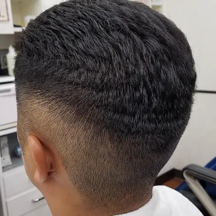 カットはフェードをしっかりいれてからのバックスタイルのアイロンパーマになります 横濱barber ナリタ理容室所属 野辺 智弘のヘアカタログ ミニモ