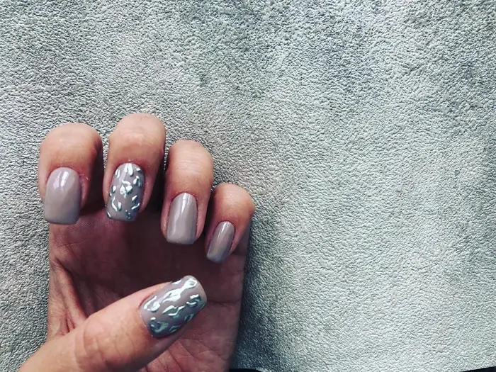 ワンカラー アート2本まで Nail Nails Nailart ガーリー 大人ネイル 当日予約 True Colors所属 Okum Yukinaの ネイルデザイン ミニモ