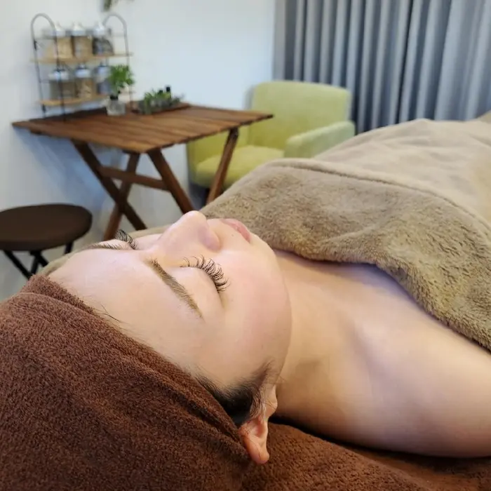 フェイシャルエステはデコルテ 首 肩までのリンパ流し付き Toron所属 浜田 久美子のエステ リラクカタログ ミニモ