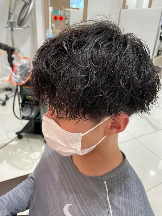 色気たっぷりツイストスパイラルパーマ セットがグッと楽になります Ash 十日市場所属 Haru 髪質改善ストレートのヘアカタログ ミニモ