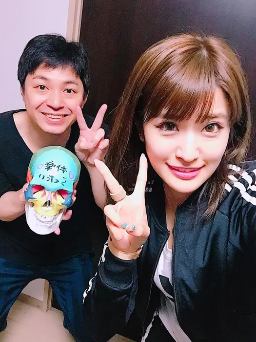 有名djの鈴木マリナさまもご来店 楽体整体院スーパー3d小顔矯正所属 中村 まりかのエステ リラクカタログ ミニモ