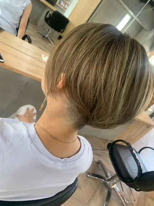女性でもカッコよく 刈り上げスタイル Angelica難波店所属 久毛 優奈のヘアカタログ ミニモ