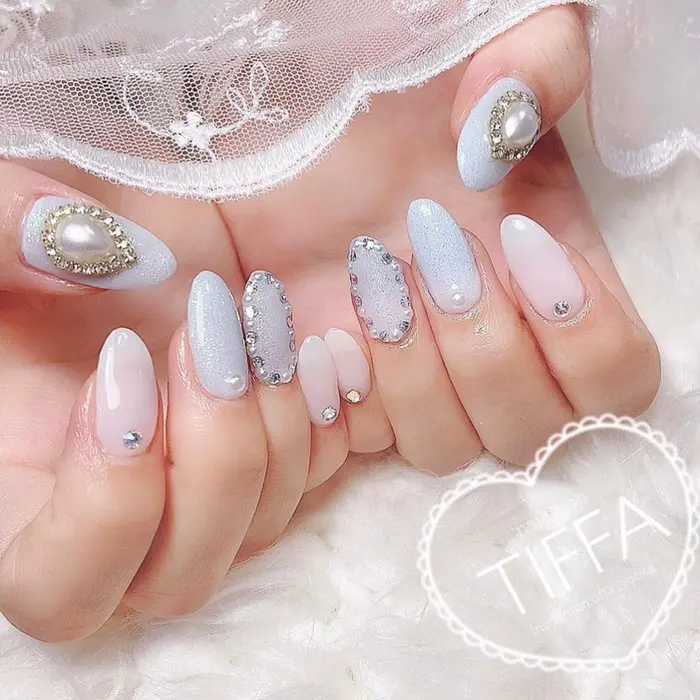 水色キラキラネイル Tiffa所属 Junior Nailstのネイルデザイン ミニモ