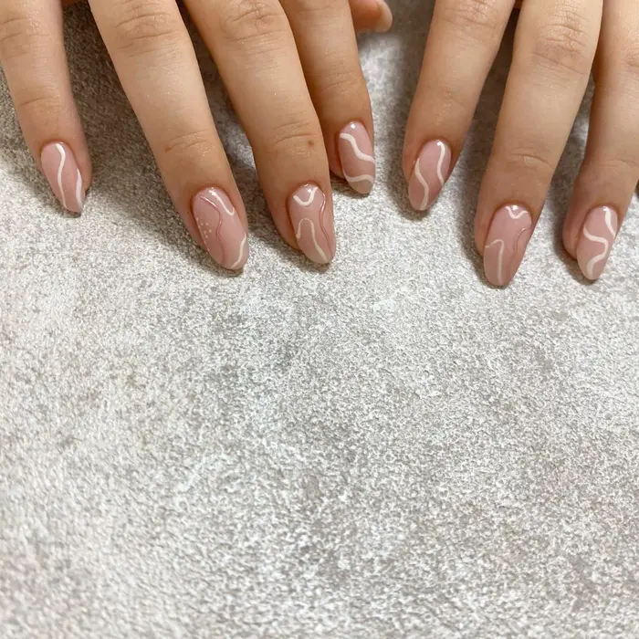 シンプルネイル オフィスネイル ヌーディネイル マットネイル ニュアンスネイル 秋ネイル Passage Nail所属 豊洲ネイルサロン Asaの ネイルデザイン ミニモ