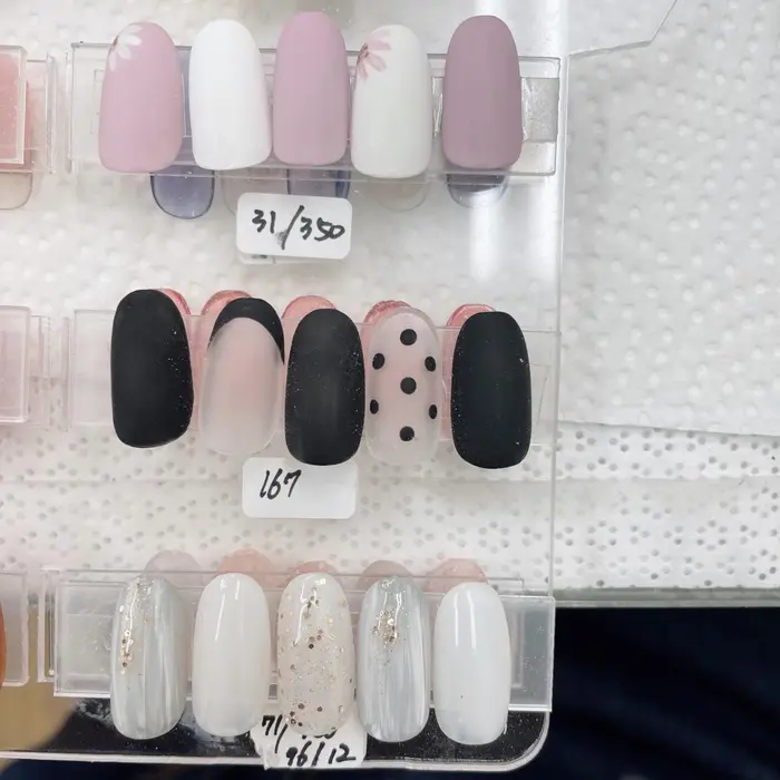 4月定額デザイン Nailsalon Amour 上野湯島店所属 Rosie のネイルデザイン ミニモ