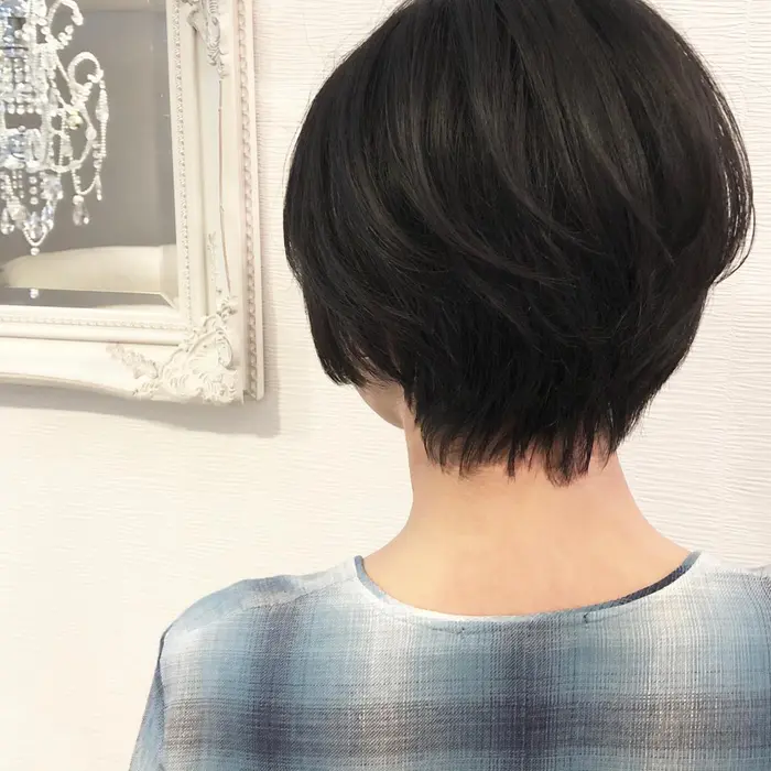 黒髪春ショート トップの高い位置にボリューム 首を細くみせるタイトな襟足 Salon Oro Sapporo所属 山本 隼生のヘア カタログ ミニモ 黒髪春ショート トップの高い位置にボリューム 首を細くみせるタイトな襟足 Salon Oro Sapporo所属 山本 隼生のヘア カタログ ミニモ