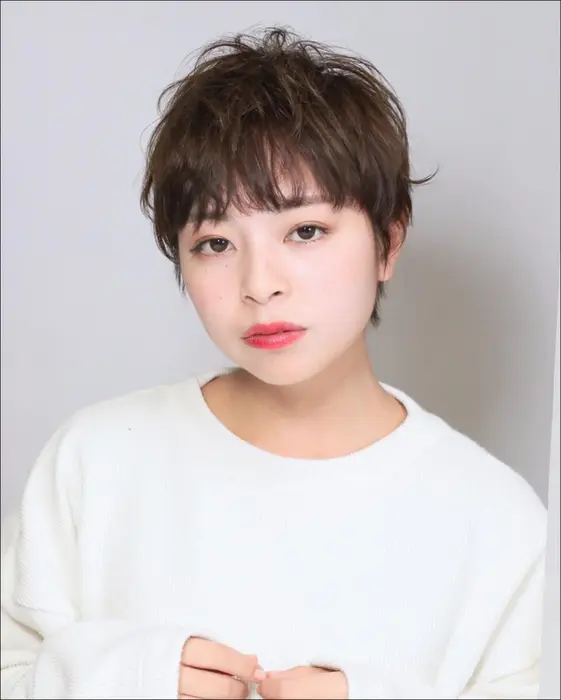 女性らしいショートスタイル どんな顔の形にも似合います ストレートヘアの方はパーマをお勧めします ラクール所属 辻倉 敏郎のヘアカタログ ミニモ