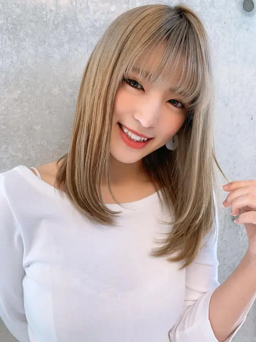 ケアブリーチ プラチナブロンド ハイトーン ハイ透明感 ストレート 艶髪 Aujuaトリートメント Sweep平尾所属 豊塚 幸嗣のヘアカタログ ミニモ