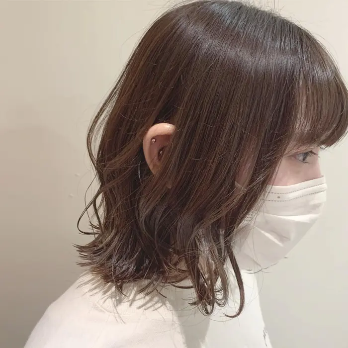 ちょうど肩につくミディアムボブ カットラインは真っ直ぐでも軽めに Chicca 北習志野店所属 近藤 百花のヘアカタログ ミニモ