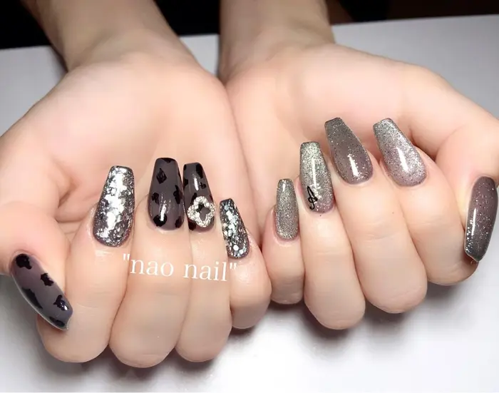 黒ネイル 韓国ネイル キラキラネイル マグネットネイル 心斎橋ネイルサロン 長堀橋ネイルサロン Unnail所属 Un Nailのネイル デザイン ミニモ